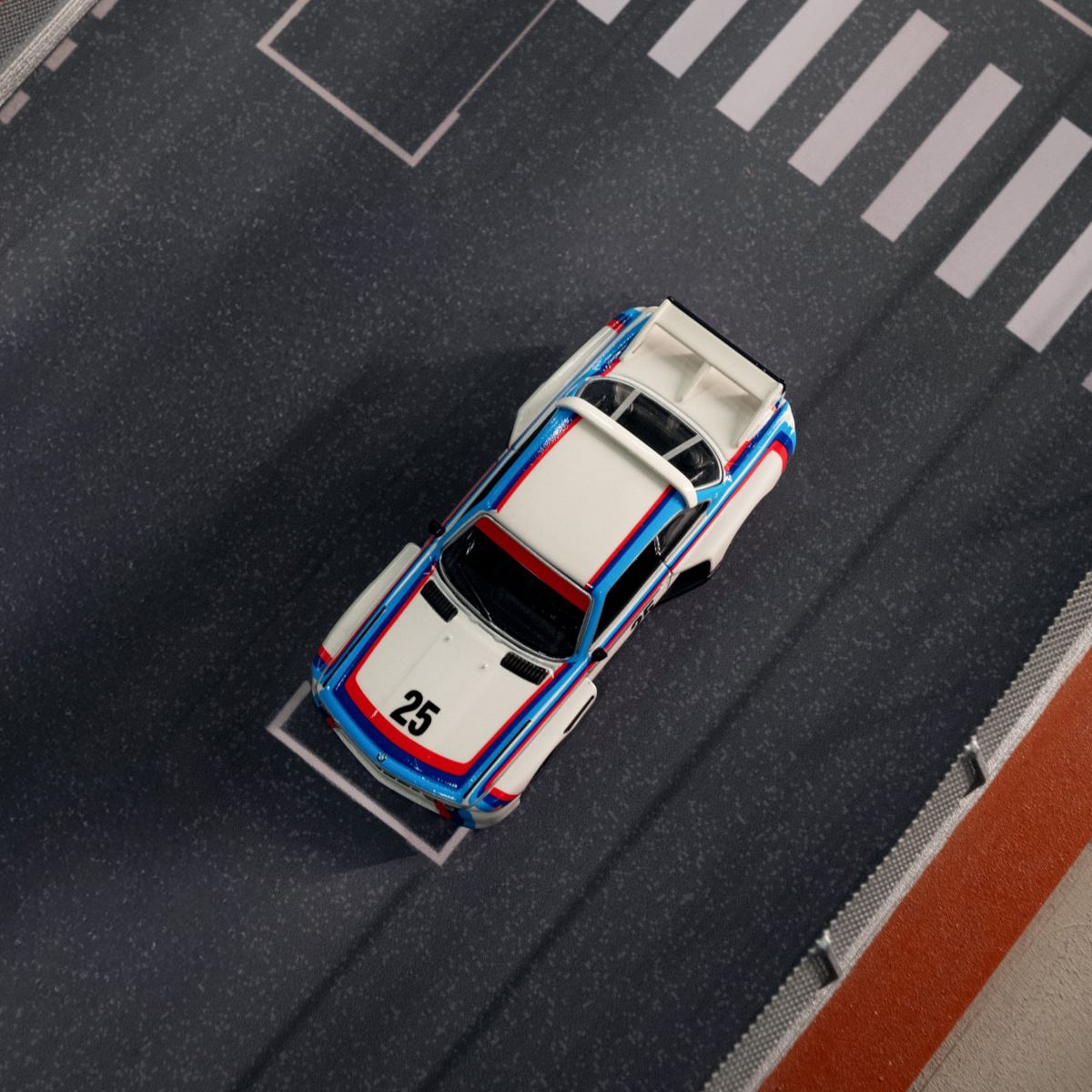 BMW 3.0 CSL微型車1:64
